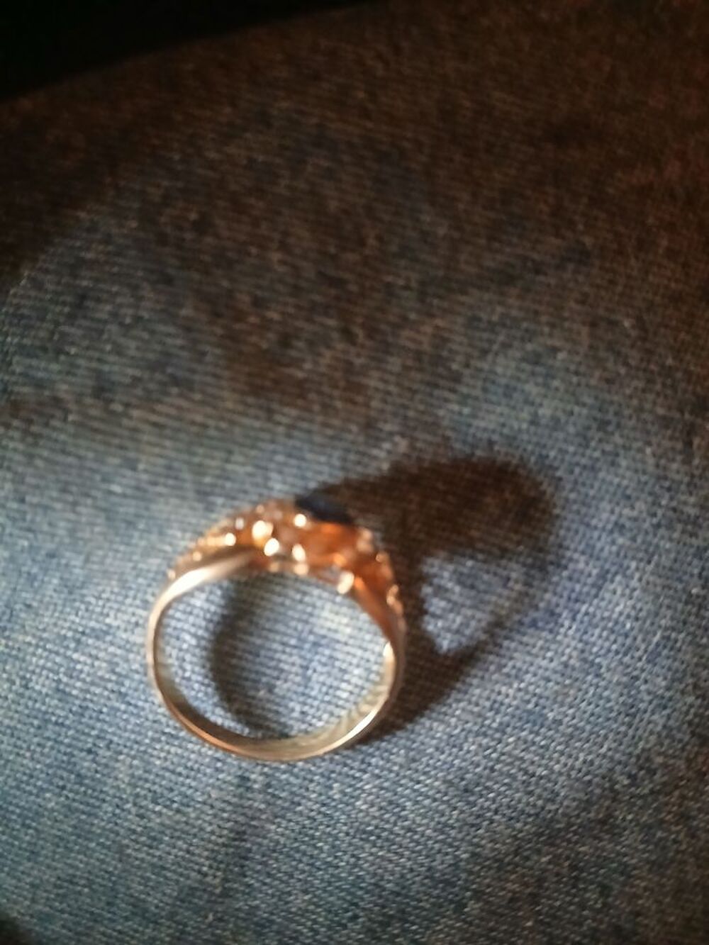 Bague en plaque or 35 euros
Distingu&eacute;e &amp;Jolie 
Artisanat Bijoux et montres
