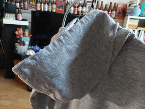 Sweat capuche taille XS 10 Toulon (83)