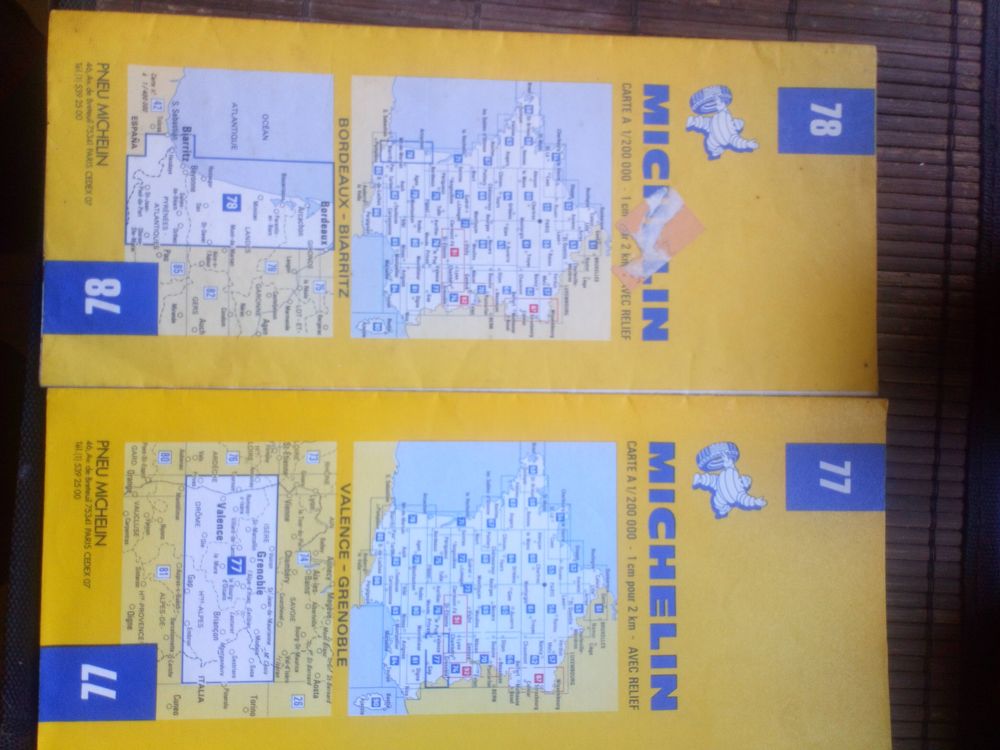 Deux anciennes cartes routi&egrave;res Michelin 78 77 
Livres et BD