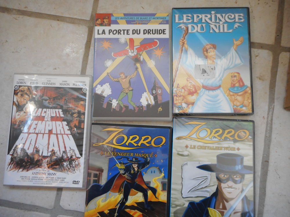 LOT DE 4 DVD POUR ENFANTS DVD et blu-ray