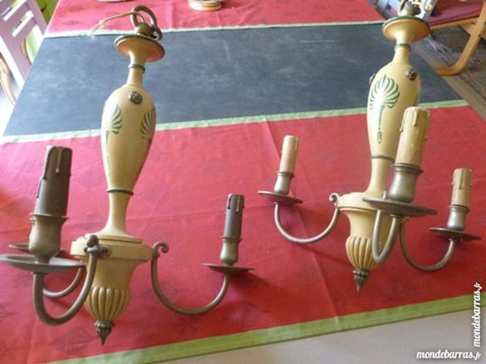 2 lustres anciens en bois peint et laiton, 20 euros pi&egrave;ce Décoration