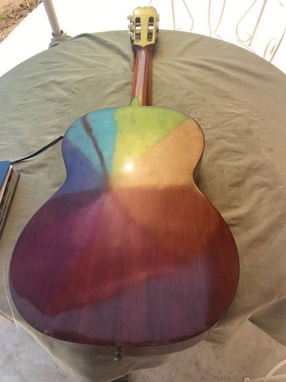 Guitare classique ancienne &agrave; restaurer Instruments de musique