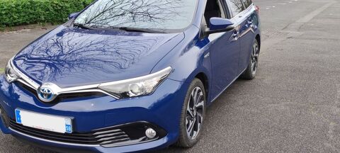 Toyota Auris Touring Sports Hybride 136h Design 2017 occasion Saint-Cyr-sur-Loire 37540