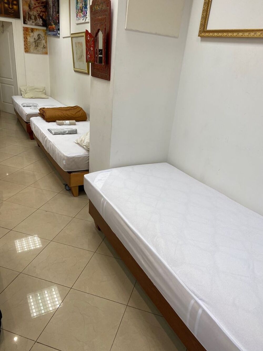 SOMMIERS+MATELAS+PLANCHE CAPITONNE + PLANCHE AGGLOM&Eacute;RER Meubles