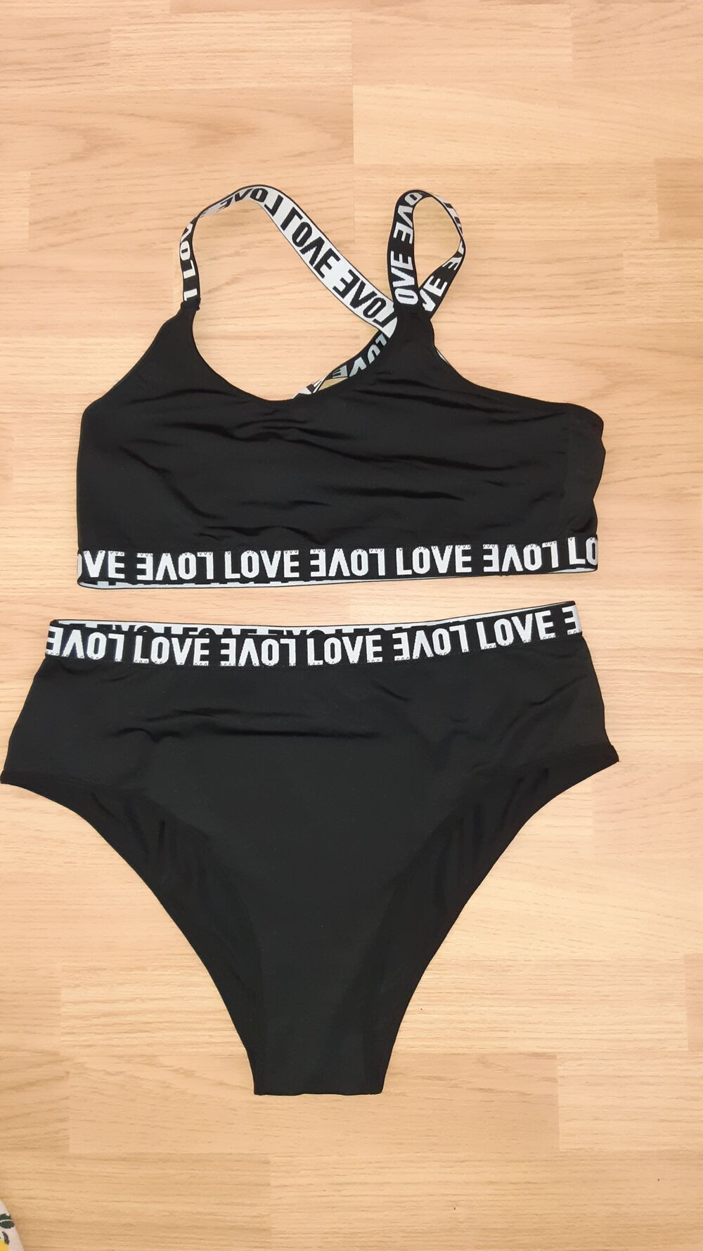 Ensemble culotte unie, soutien- gorge 
Love Vêtements