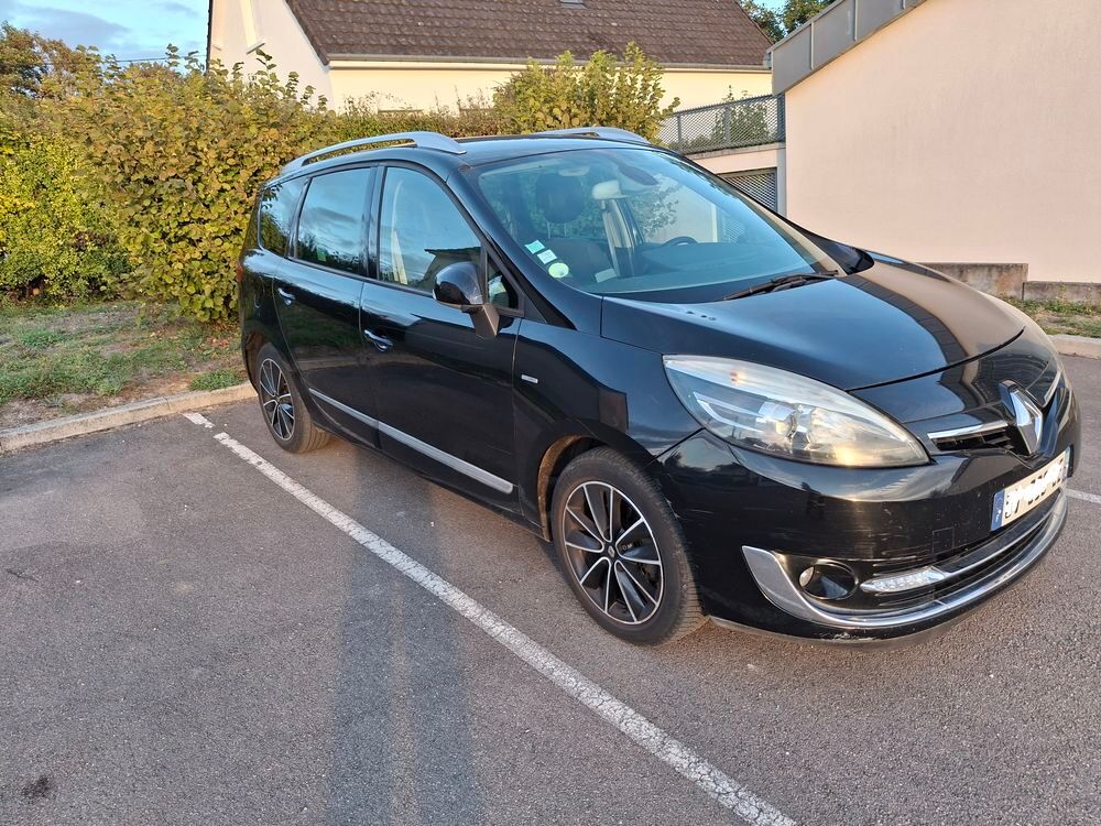 Grand Sc&eacute;nic III Grand Sc&eacute;nic dCi 110 Energy FAP eco2 Bose 7 pl 2013 occasion 10160 Aix-en-Othe
