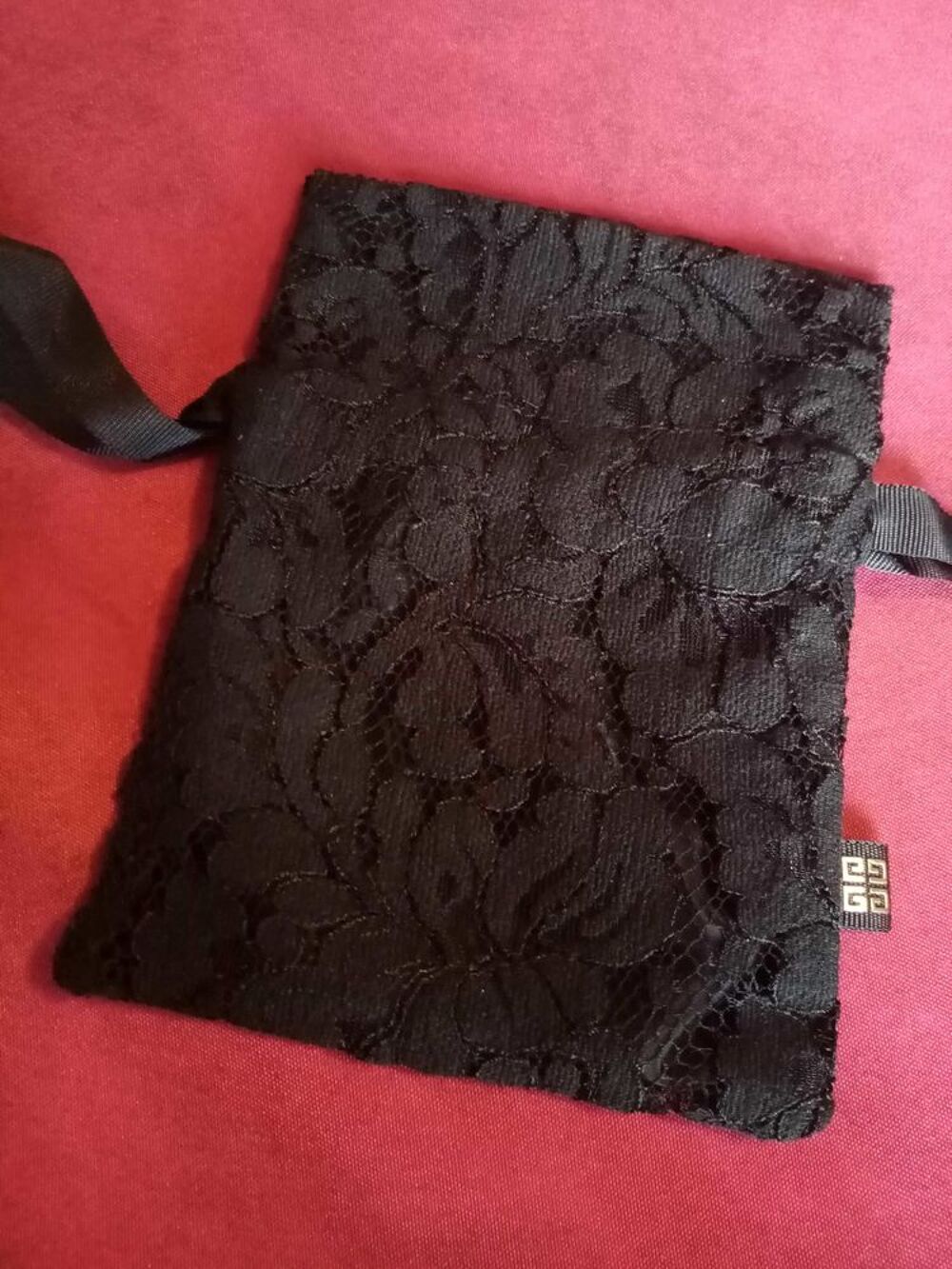 Pochette en dentelle neuf Vêtements