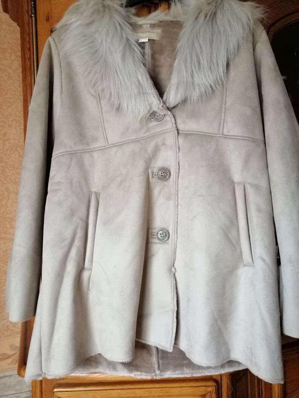 VESTE FAUSSE FOURRURE GABRIELLE VICENZA 46/48 Vêtements