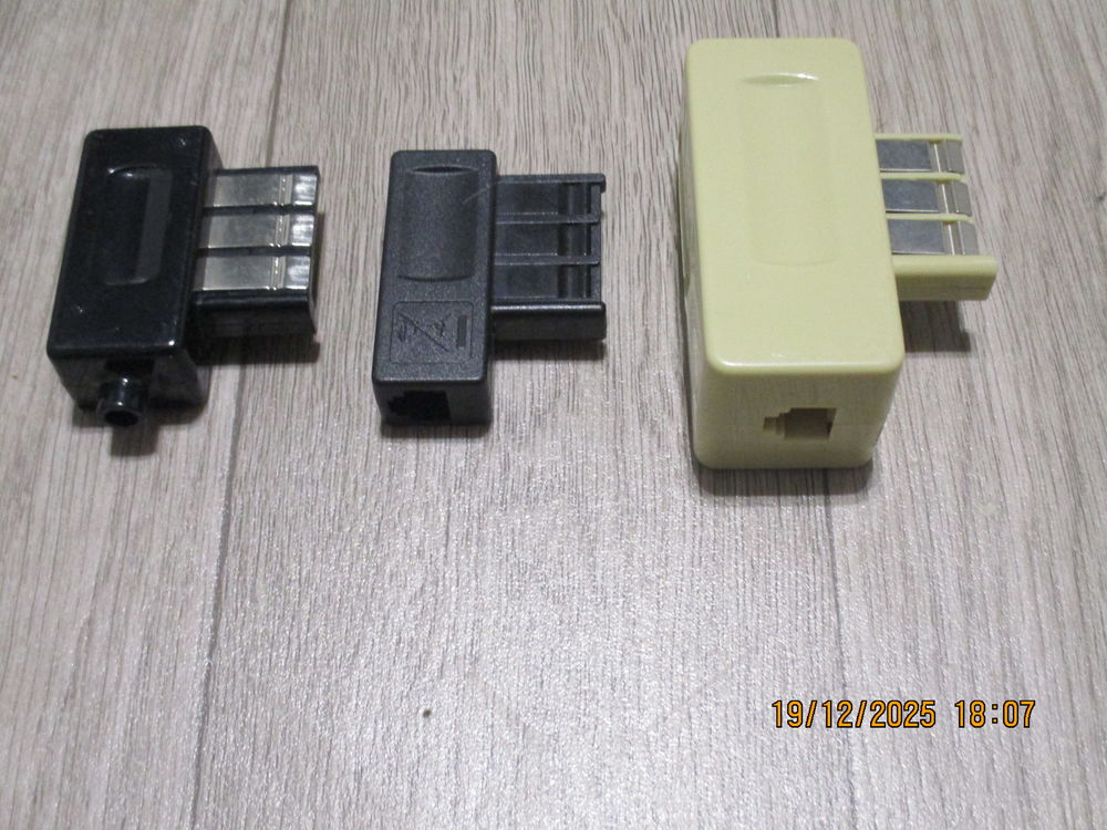 Adaptateur et prise t&eacute;l&eacute;phone Téléphones et tablettes