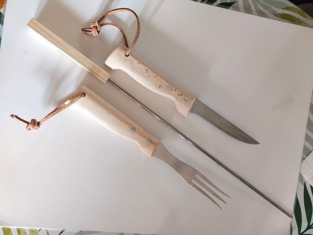 malette en bois de 6 couverts pour grillade . Jardin