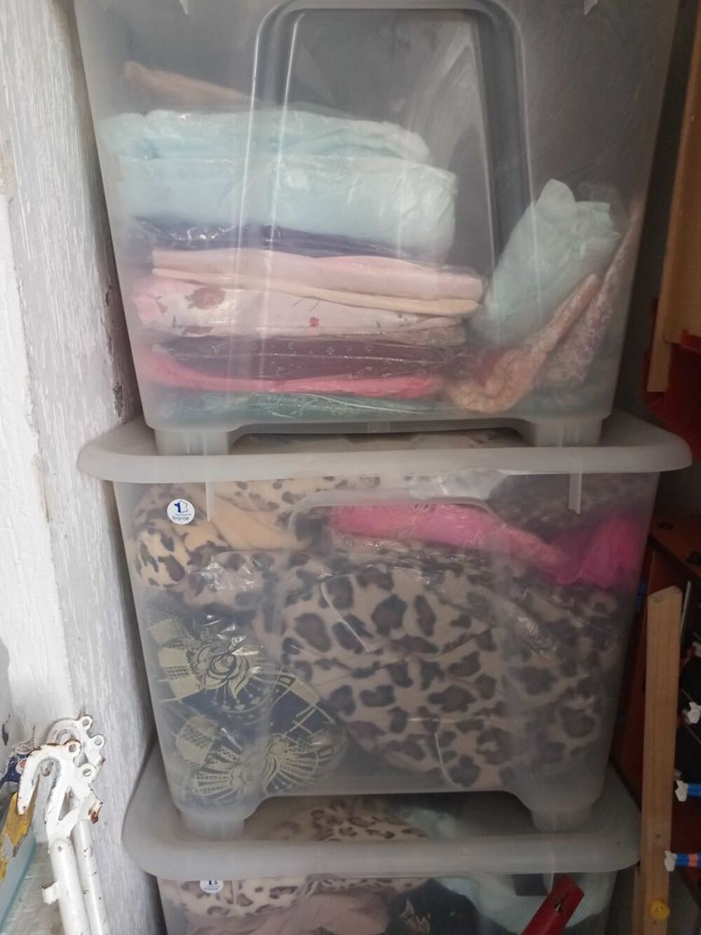 je me s&eacute;pare de ma marchandise de lingerie et pyjama Vêtements