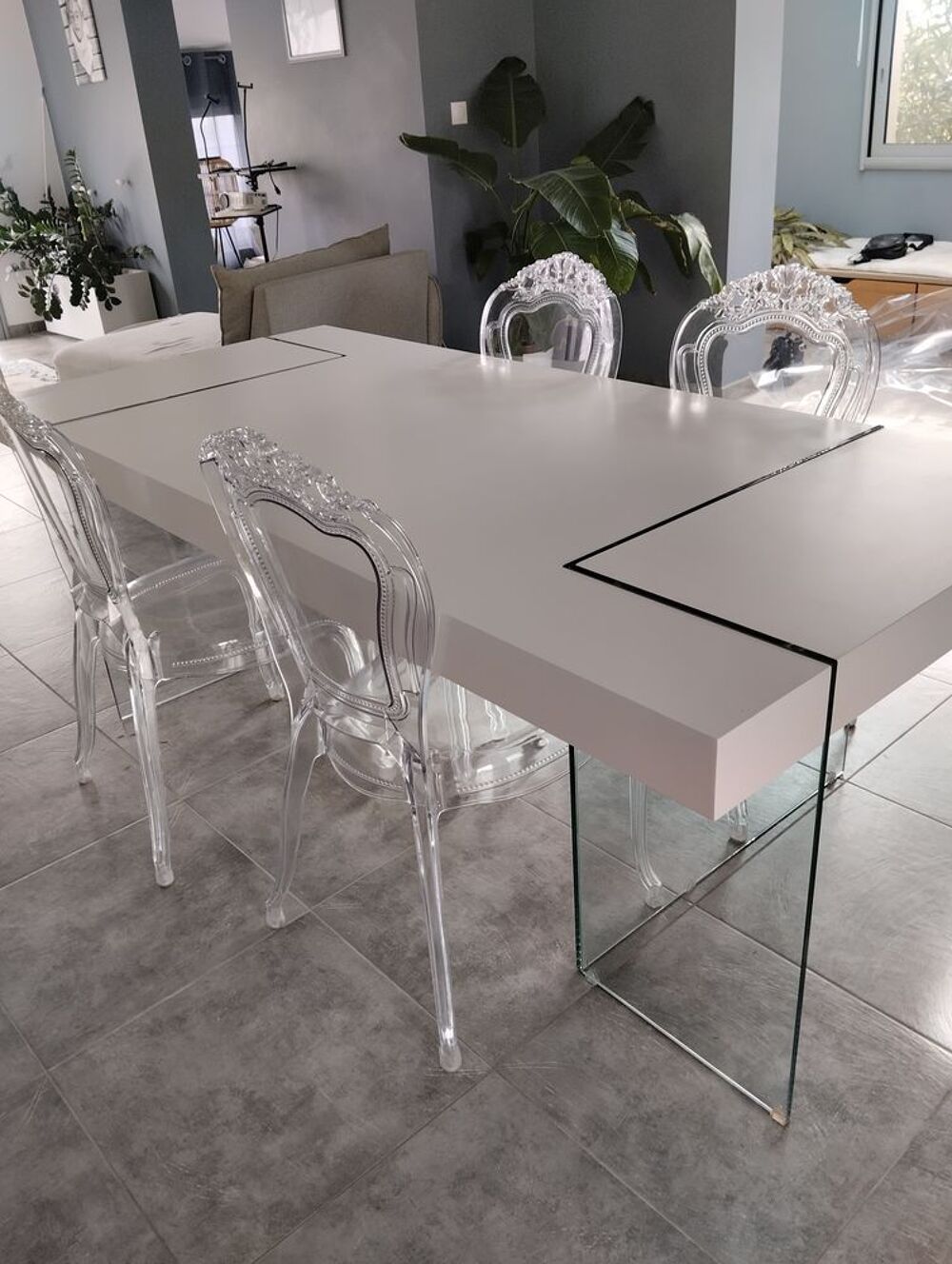 Table moderne blanc laqu&eacute; mat tbe Meubles