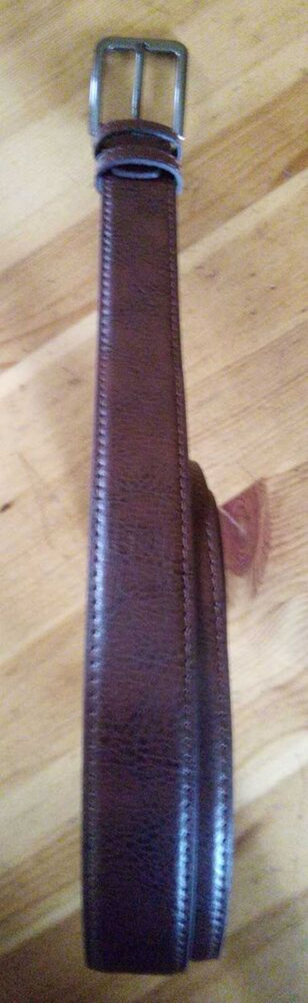 Leggings short femme taille XL neuf ( jamais port&eacute;), ceintures cuir noir et marron neuf sur Amiens Rivery. Prix &agrave; n&eacute;gocier. Faire offre Vêtements