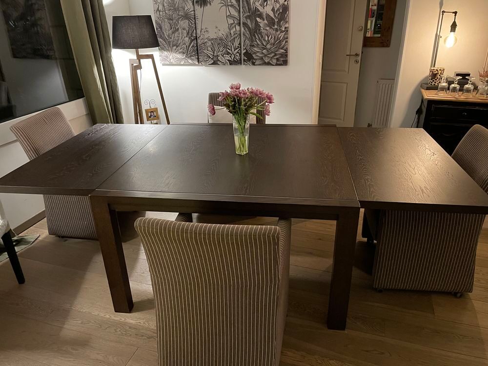 Table &agrave; manger de style moderne 10 couverts Meubles