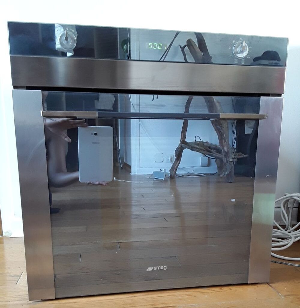 Four encastrable SMEG Electroménager