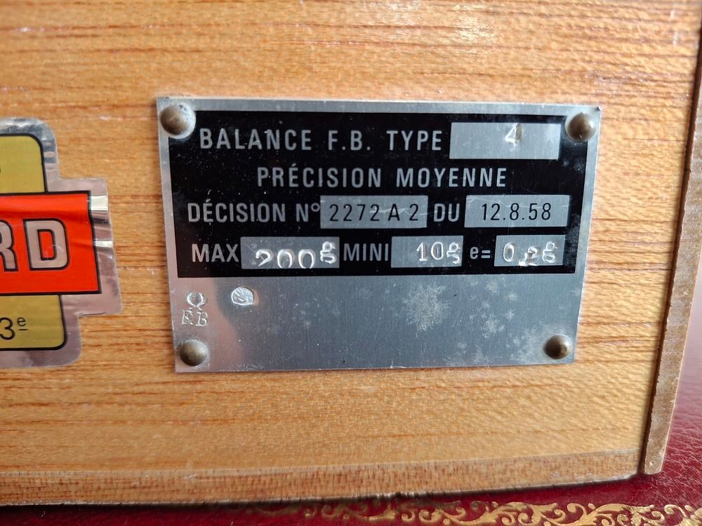 Rare balance pr&eacute;cision compl&egrave;te avec tous les poids dont cg 