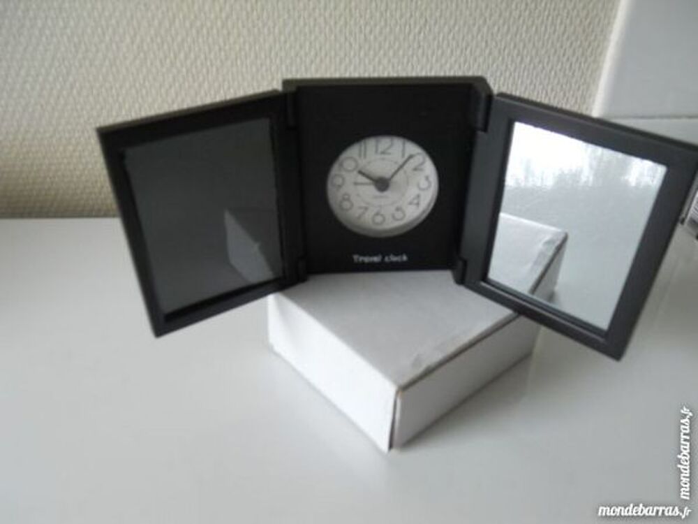 R&eacute;veil de voyage pliable 3 en 1, neuf Bijoux et montres