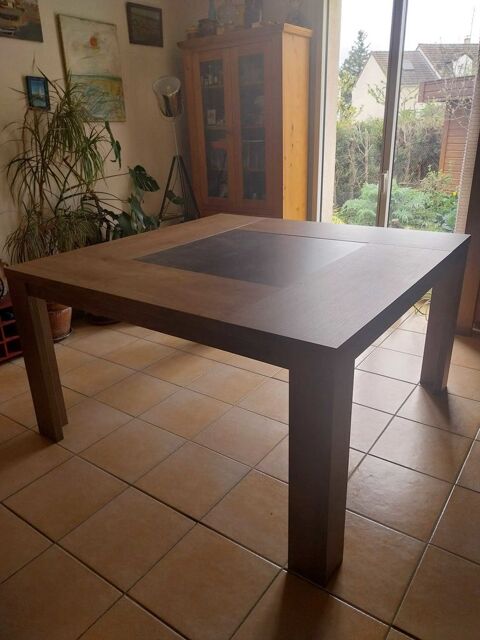 table salle �   manger  carree 1.4m par 1.4m 70 Bourges (18)