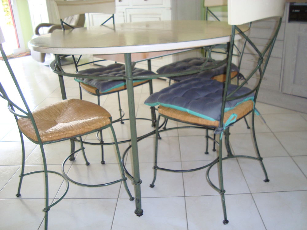 chaises et table Meubles