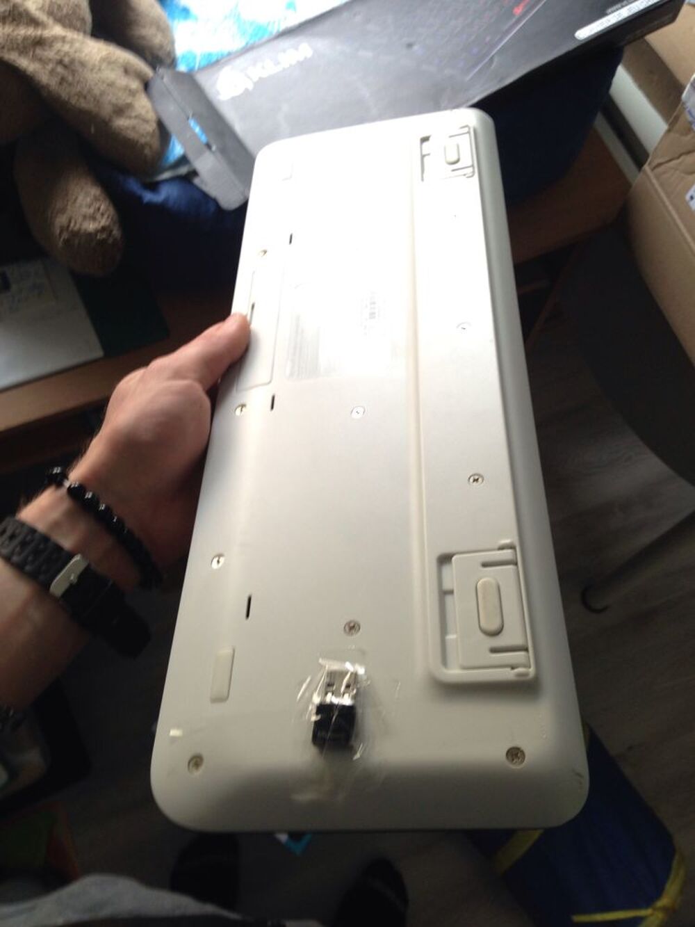 clavier Microsoft sans fil avec adaptateur wifi. Matériel informatique