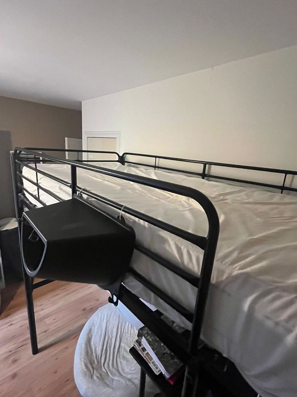  2 Lits mezzanine noir et gris 
Meubles