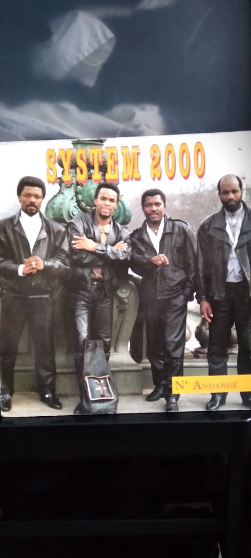 UN ALBUM DE MUSIQUE TROPICALE VINTAGE CD et vinyles