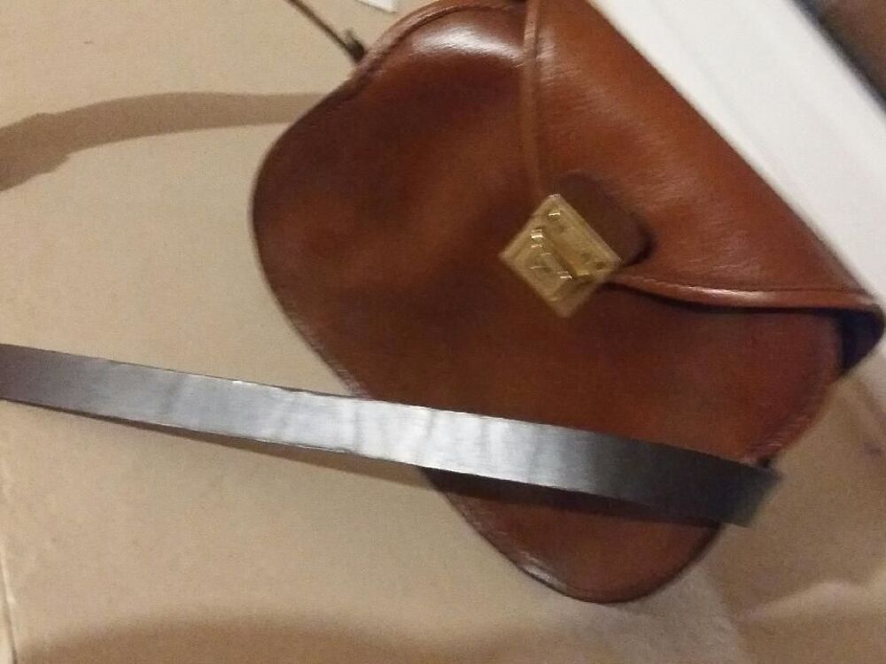  un sac &agrave; main artisanal en cuir Maroquinerie