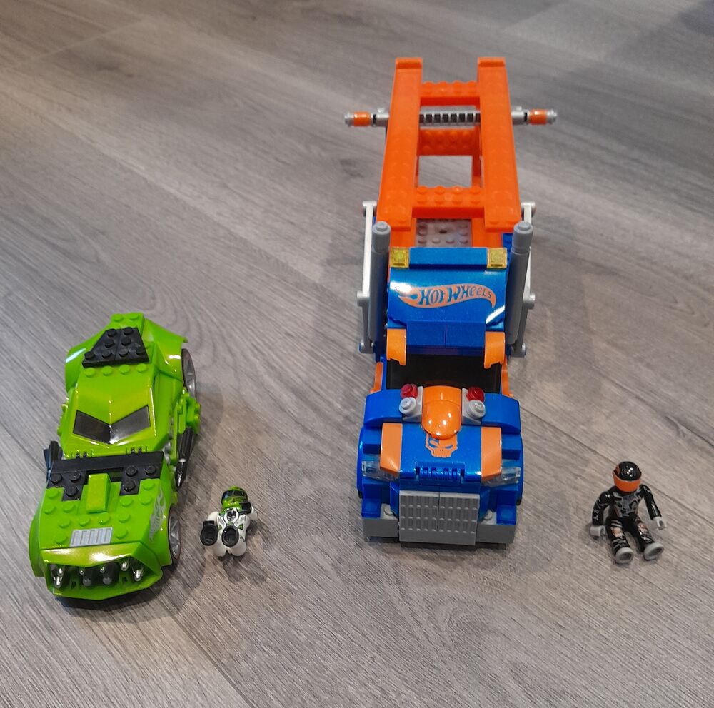 L&eacute;go city la poursuite en moto et Mega Bloks Hot Wheels cami Jeux / jouets