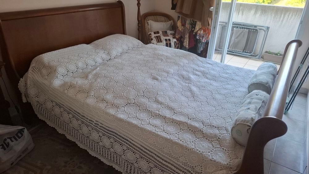 Lit LOUIS PHILIPPE 140 x 190 cm
Sommier capitonn&eacute;, matelas Meubles