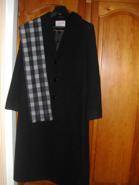 Manteau noir, taille 44, marque C & A, TBE 15 Dammarie-les-Lys (77)