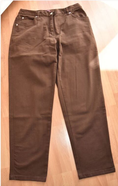 Pantalon droit toile marron. 44. Très bon état. 9 Gujan-Mestras (33)