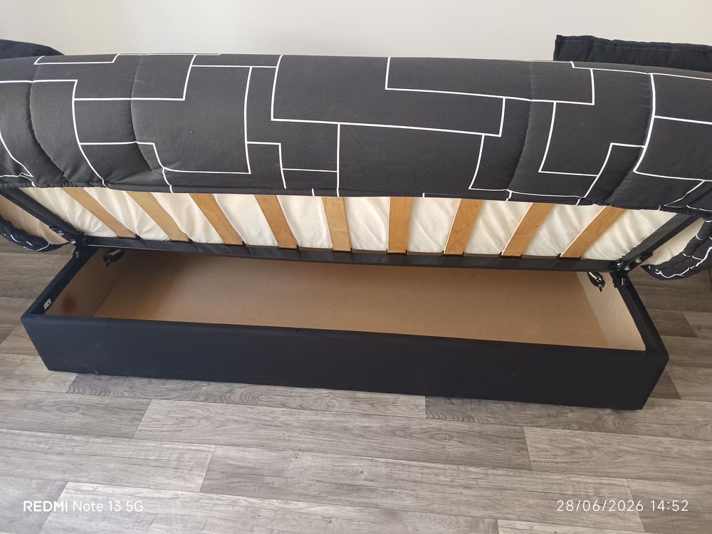 Canap&eacute; neuf clic clac noir motifs g&eacute;om&eacute;triques Meubles
