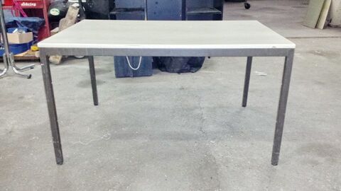 Bureau ou table de 120 x 80 x 68 cm, pied et bord métal 60 Tours (37)