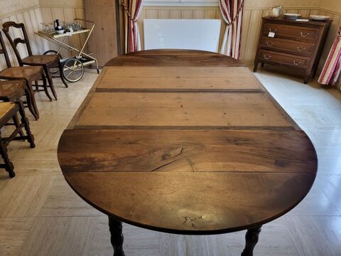 Table ronde ancienne  120 Janville (28)