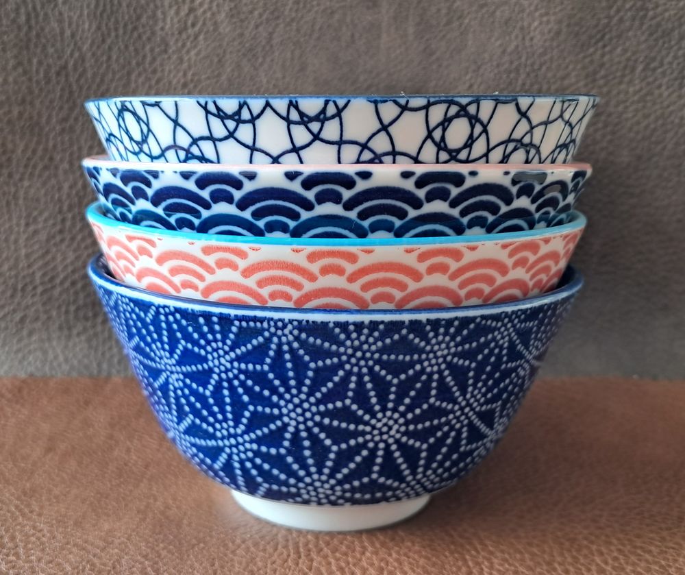 lot de 4 bols &agrave; riz ou c&eacute;r&eacute;ales en porcelaine 
Cuisine