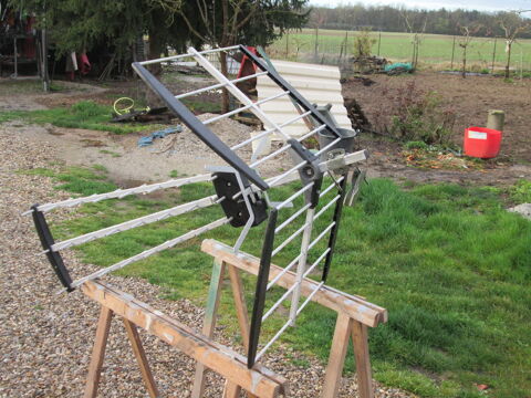 Antenne de tlvision . 30 Ngrepelisse (82)