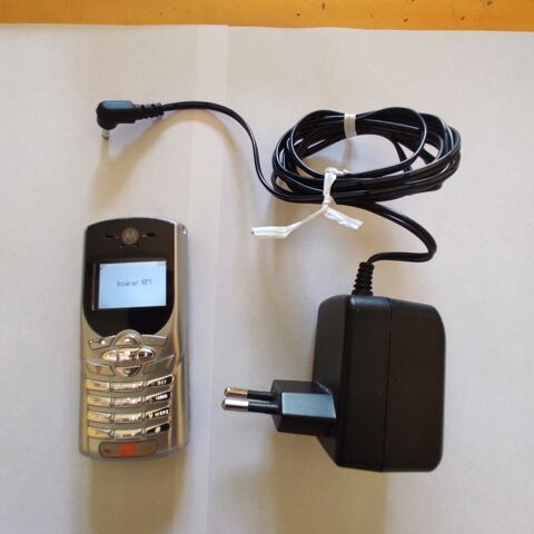 T�l�phone Motorola C350 +support t�l�phone Soullans (85)