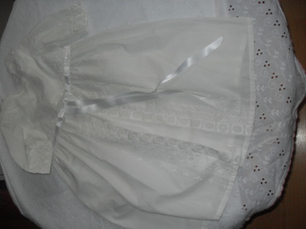 Ancienne robe de bapt&ecirc;me en coton blanc Vtements enfants