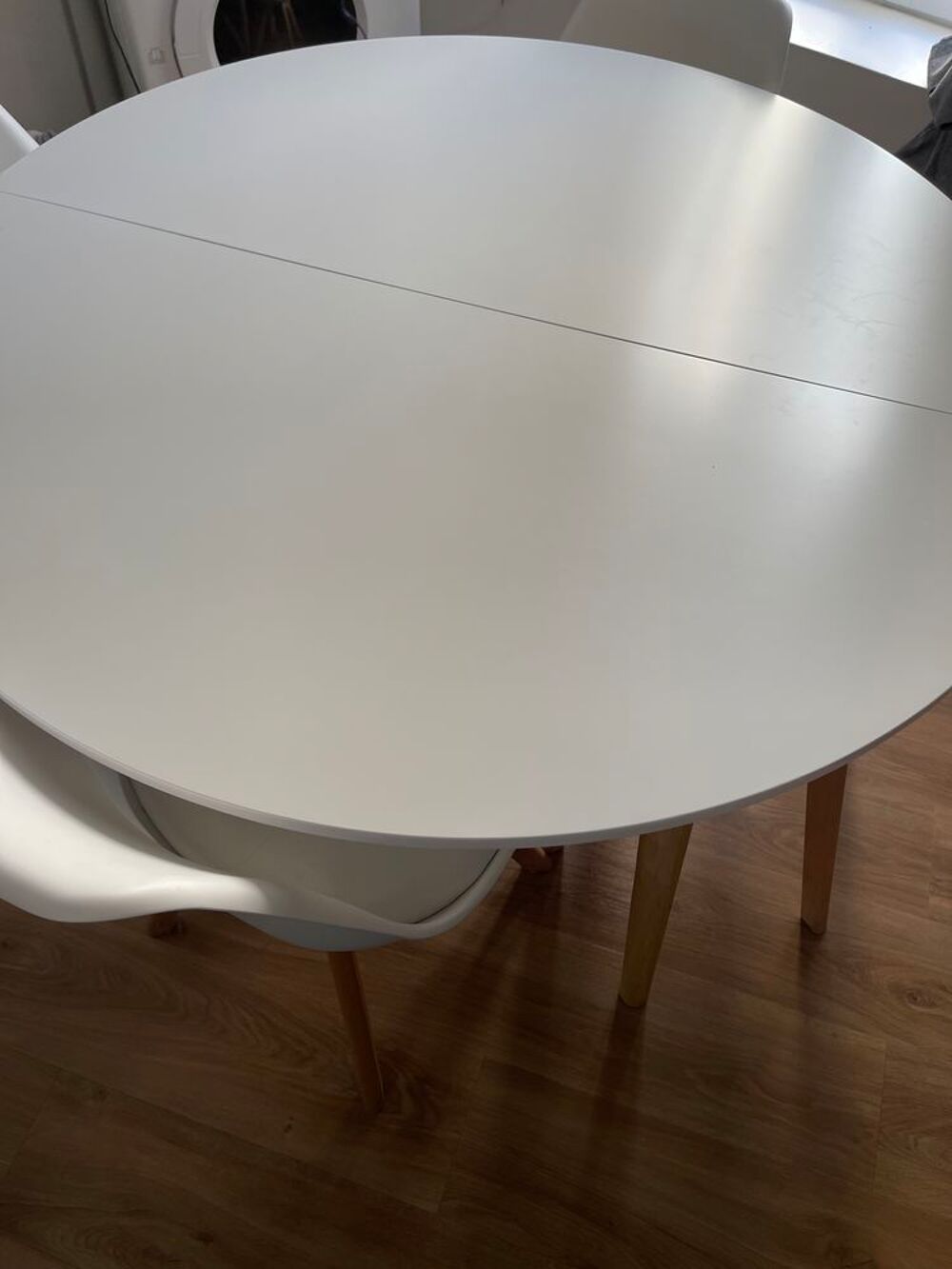 table neuve avec 4 chaises d&eacute;m&eacute;nagement Meubles