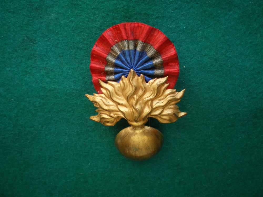 Insigne de k&eacute;pi de grande tenue (1883-1886). 