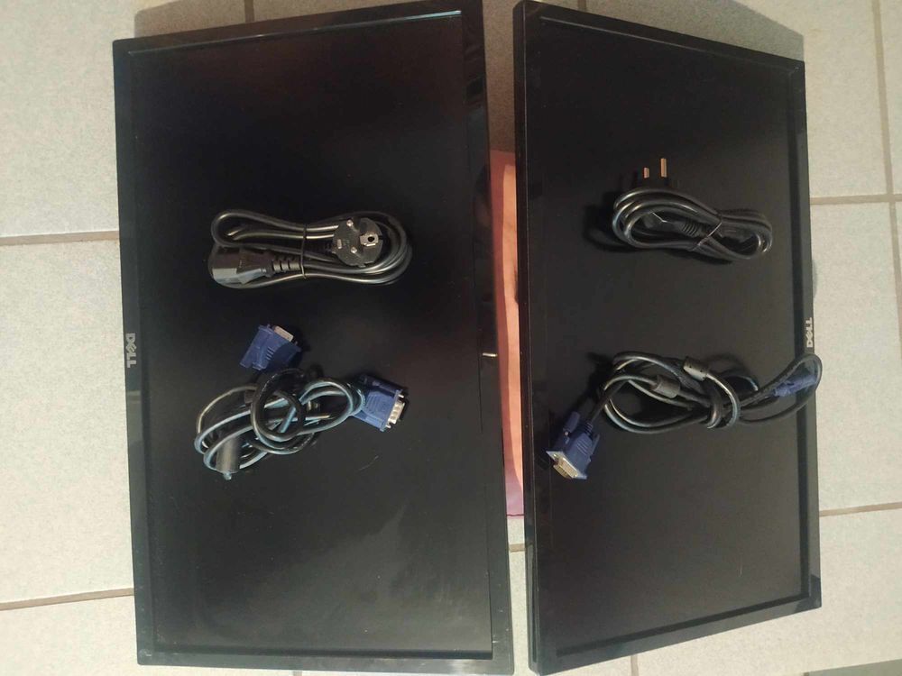 Lot de 2 &eacute;crans PC Dell UltraSharp (sans pieds)
Matériel informatique