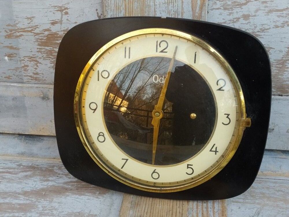 Pendule Murale Vintage ODO Formica Noir et Laiton
