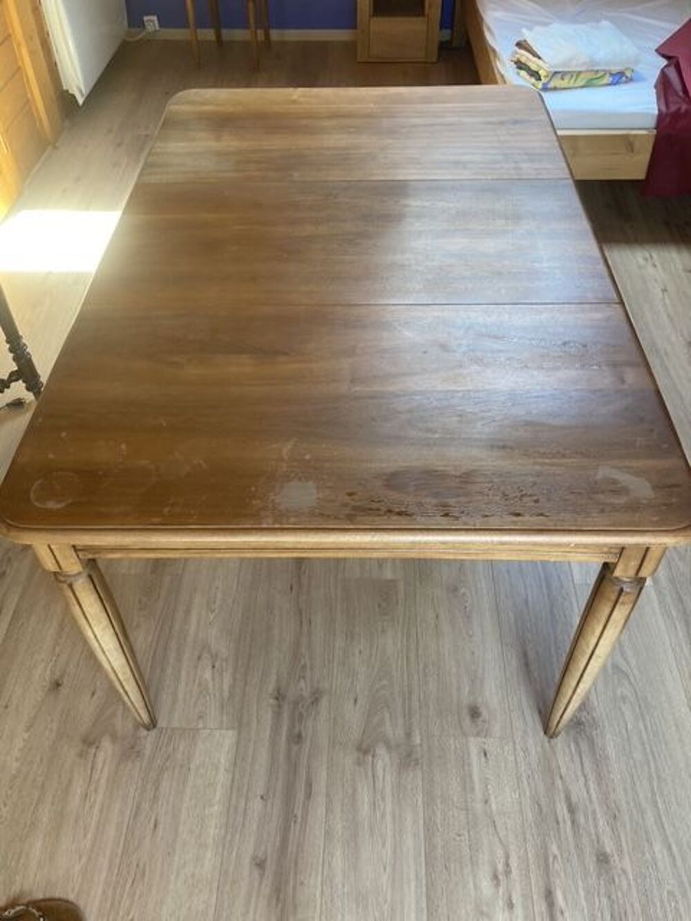 Table de salle &agrave; manger noyer massif style louis XVI Meubles