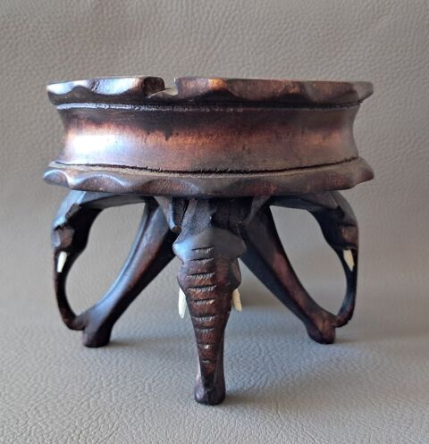 cendrier africain en bois reposant sur 4 �l�phants sculpt�
25 Carnon Plage (34)
