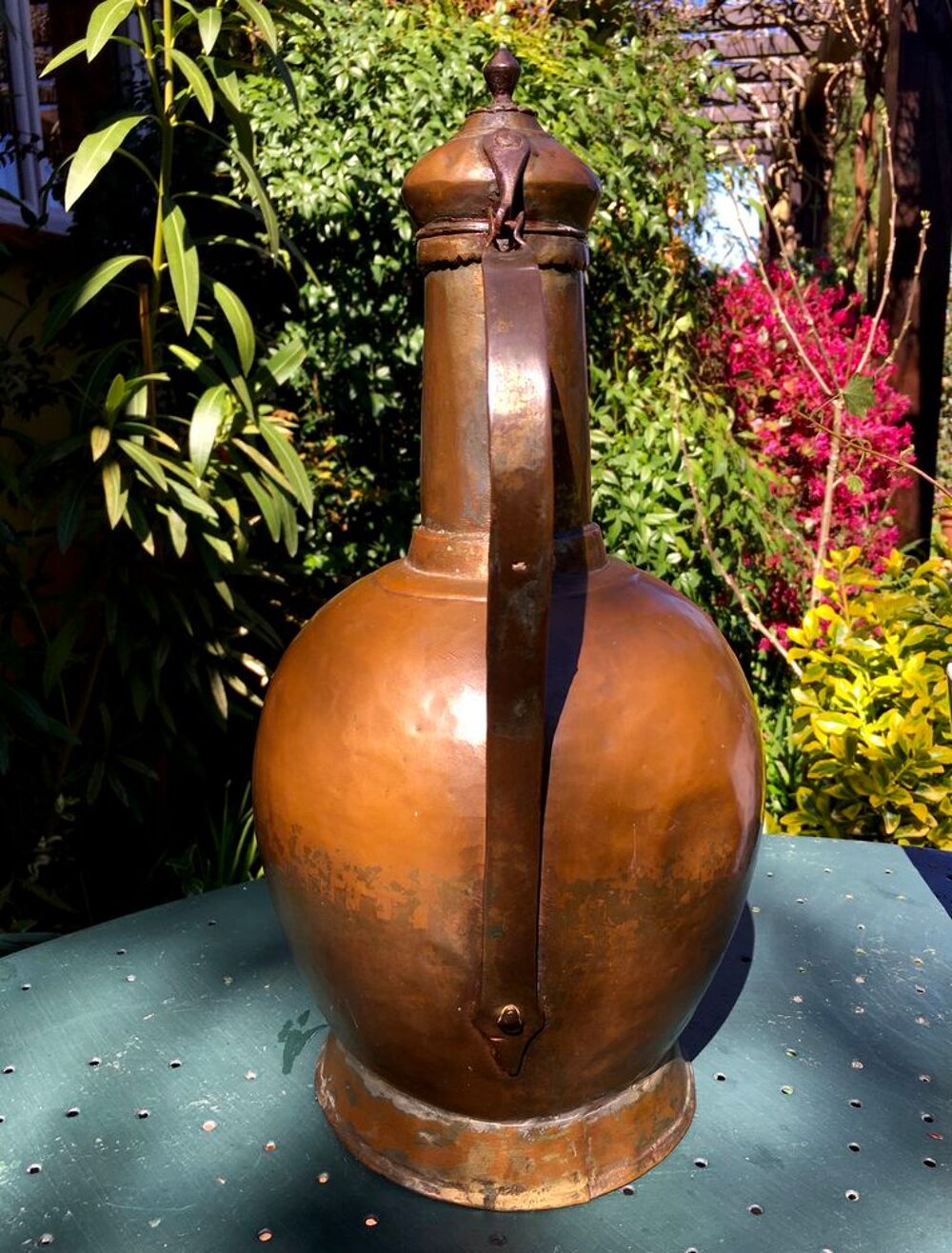 Aigui&egrave;re orientale ancienne en cuivre, hauteur : 39 cm Décoration