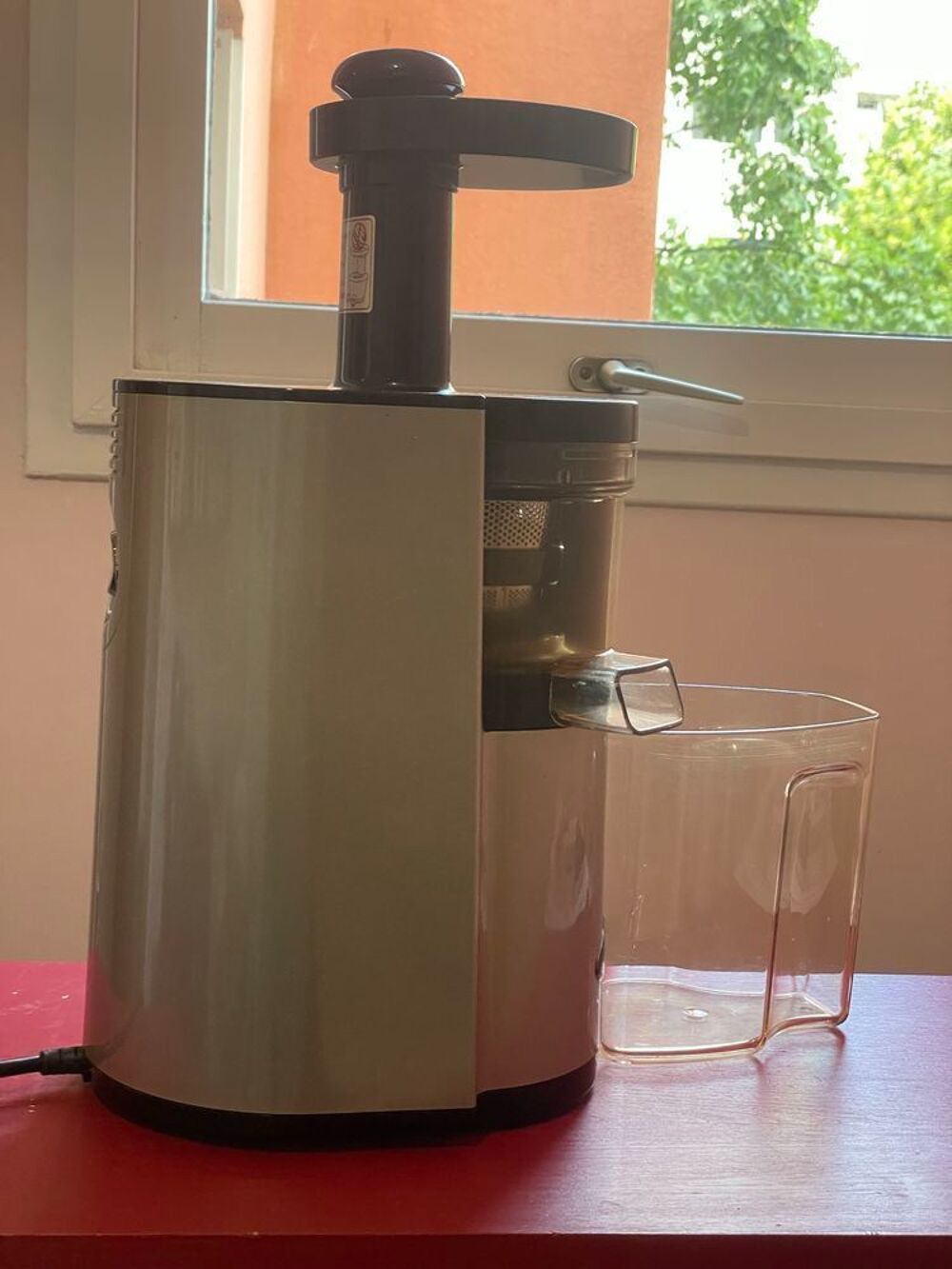 - [ ] Extracteur de jus Omega VSJ843RS €" Jus maison ultra vitamin&eacute; ! Electroménager