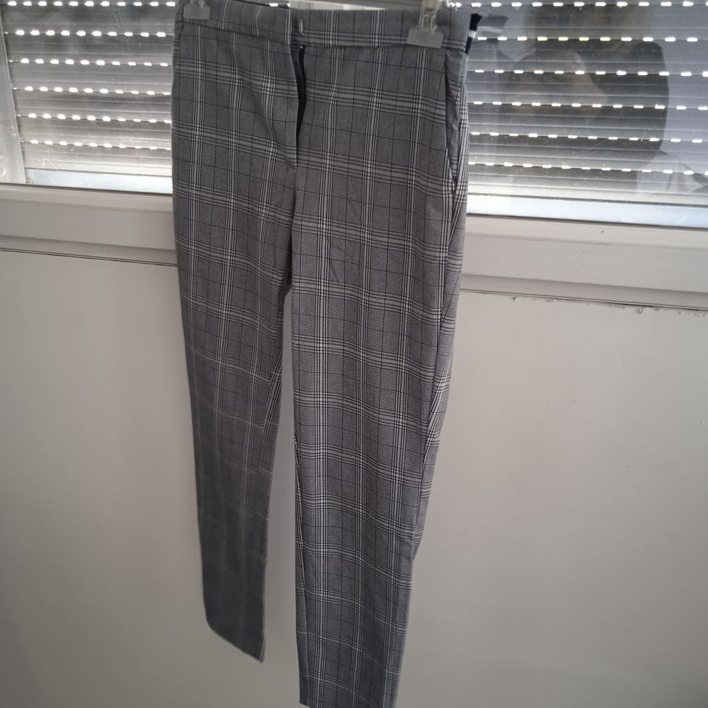 
Pantalon &agrave; carreaux gris fermeture agrafe et bouton Taille Vêtements