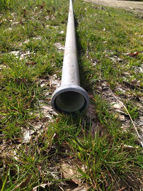 tuyaux d'irrigation agricole et piquets de vignes . 8 Bonnieux (84)