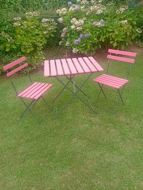 Table et chaises bois et m�tal 
30 Maromme (76)