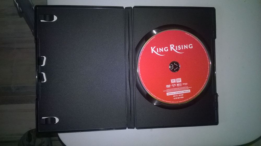 DVD King Rising
DVD Zone 2
Tres bon &eacute;tat
Dans le royaum
DVD et blu-ray